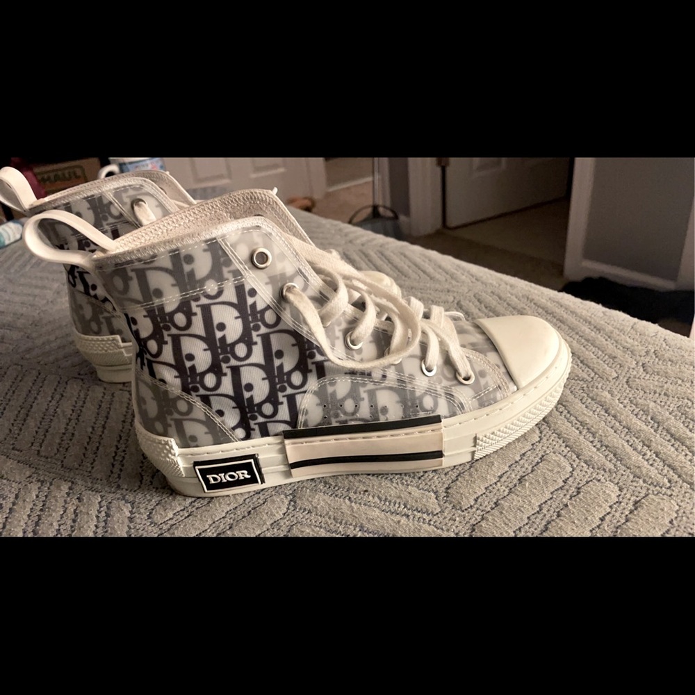 Dior sneakers come in box size 36